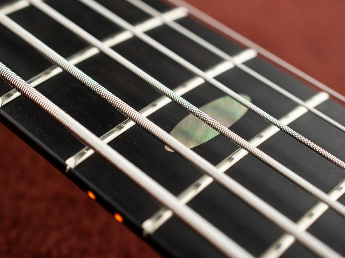 Black mother of pearl oval inlay