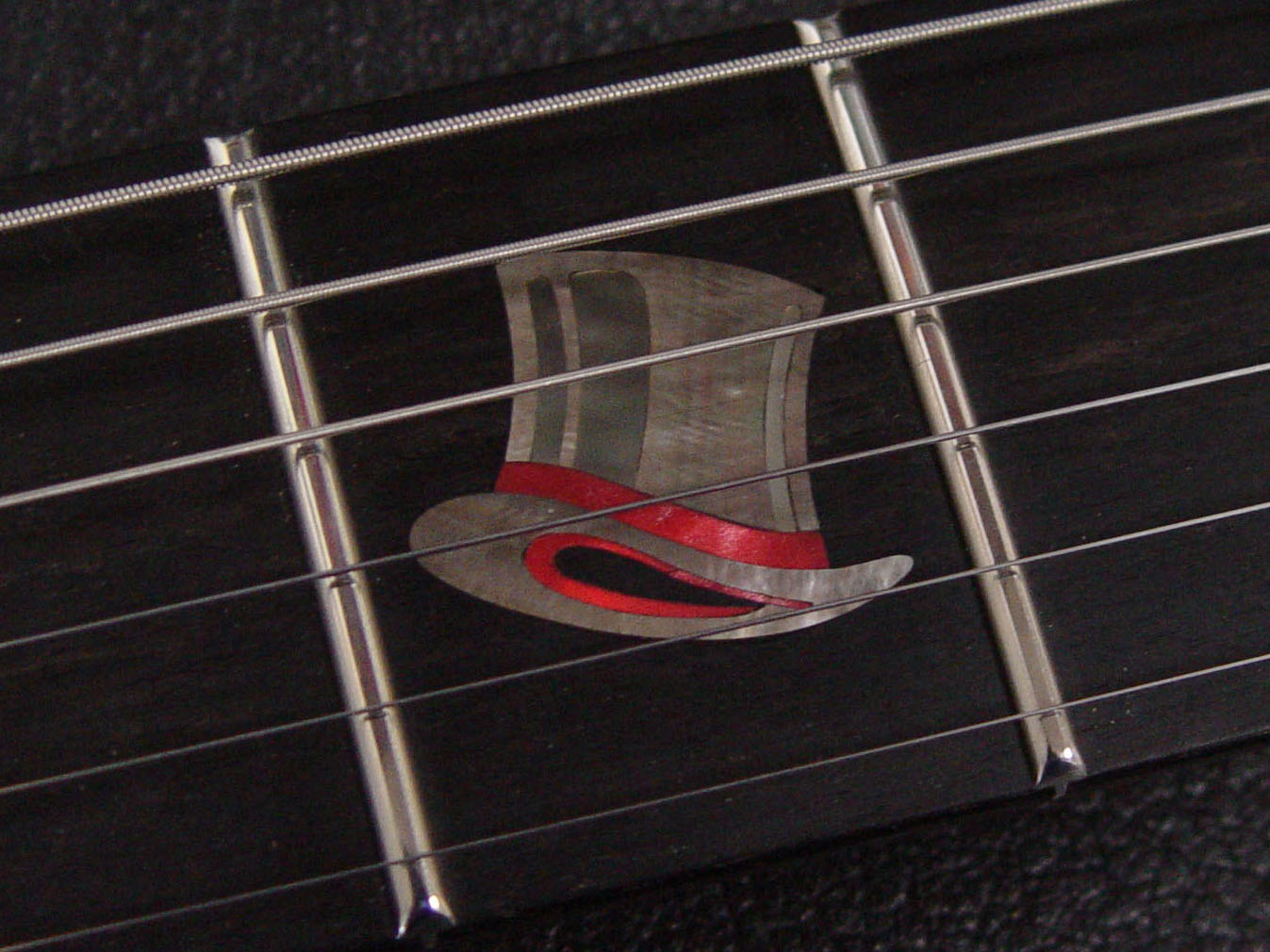 Top Hat inlay in black mother of pearl and red pearloid